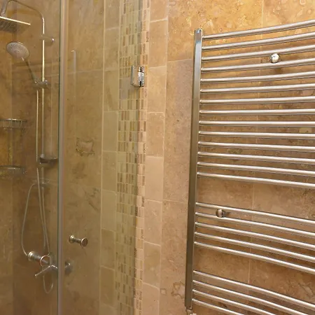 Takaev Cave House 2*